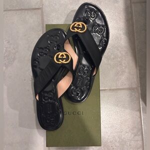 Gucci Women's Black Sandals with Gold Logo